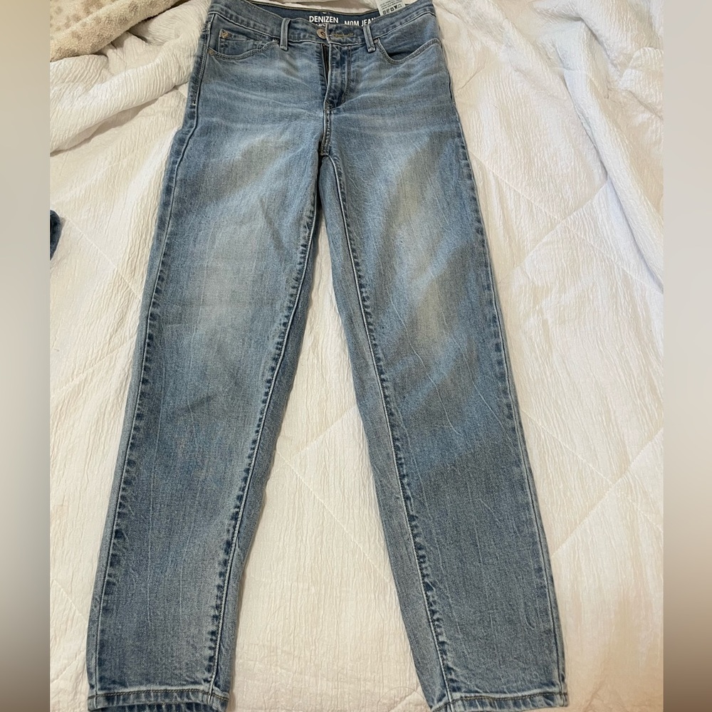 Levi’s mom jeans